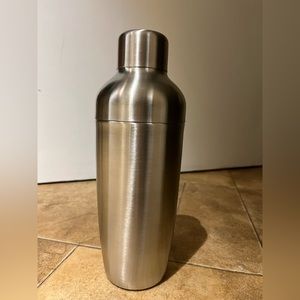 LIKE NEW Stainless steel drink shaker